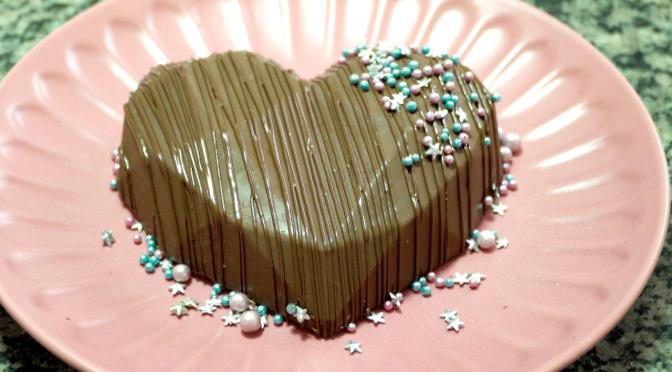 Aprenda a fazer coração de chocolate recheado com a 4ª Doce Confeiteira